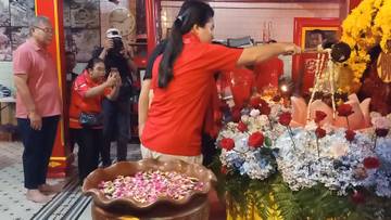 Momentum Warga Menyambut Tahun Ular Kayu Imlek 2576 Kongzili 