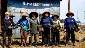Kisah Kartini, Pencari Karat Besi
