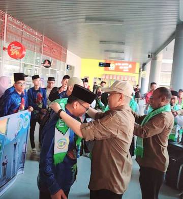 Tiba Timika,Kafilah Biak Numfor disambut Musik Hadrah 
