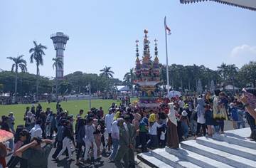 Arak-arakan Tabut Tebuang pada Festival Tabut 2024