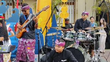 Musisi Indonesia memeriahkan Festival Budaya Indonesia (Fiesta Cultural de Indonesia)