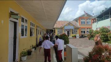 Siswa-siswi SLB Kebayakan Belajar dengan Dinding Disekat