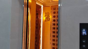 Mencoba Fasilitas Lift di Gedung Perpustakaan Daerah Sampang