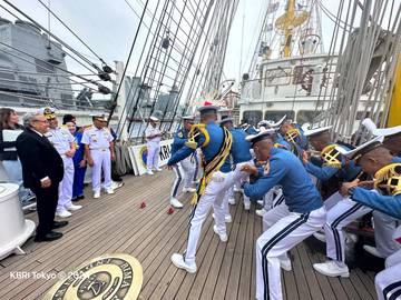 Kapal Layar KRI BimaSuci Sandar di Jepang untuk Misi Persahabatan