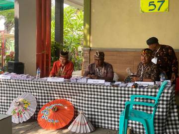 Suasana TPS 57 Bekasi Unik dengan Nuansa Tradisional