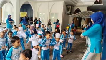 Sambut Hari Ibu, Senam Bersama Anak dan Orang Tua