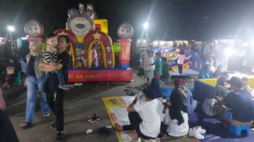 Momen Pergantian Tahun di Alun-Alun Bekasi