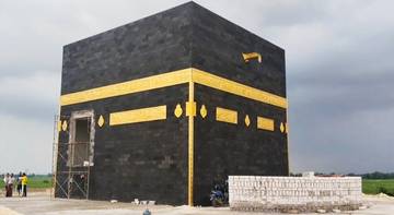 Keterangan Pengelola Masjid Mirip Ka’bah di Sampang