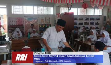 SDN 14 Duren Sawit Perdana Terima Makan Bergizi Gratis
