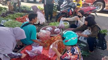 Warga Bekasi Keluhkan Tingginya Harga Cabai Rawit Merah