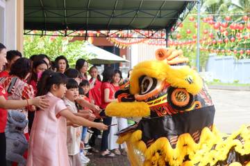 Atraksi Barongsai Meriahkan Imlek 2576 di Vihara Buddha Dharma Biak