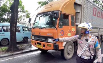 Pengecekan Kelayakan Truk di Cakung Jakarta Timur 