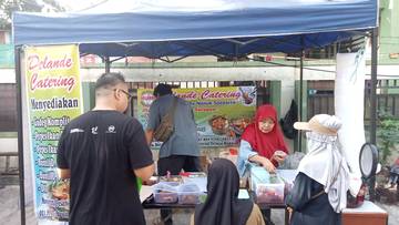 Warga Bekasi Berburu Kuliner di Akhir Pekan 