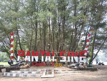 Keren Abiss!  Pantai Sine Tulungagung Punya Cerita