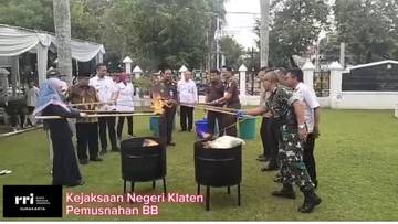 Kejari Klaten Musnahkan BB Berbagai Jenis Narkoba dan Miras