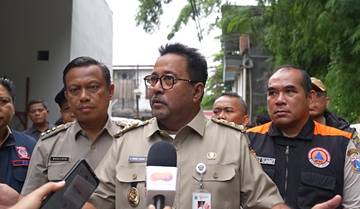 Rano Pastikan Penyaluran Bantuan Warga Banjir di Jalan Kamboja 
