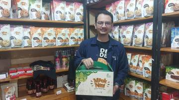 Berburu Makanan Khas Bekasi di Toko Mpok Nini