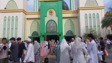 Salat Id di Masjid Al-Barkah Bekasi Membludak