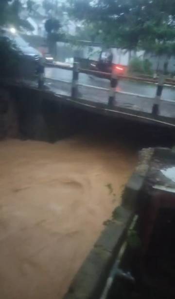 Hujan Deras di Bandar Lampung Rawan Banjir