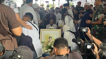 Prosesi Pemakaman Titiek Puspa Berlangsung Khidmat