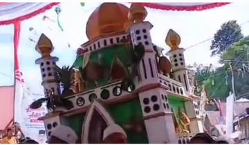 Tradisi Antar Dulang di Telaga Piru Seram Bagian Barat