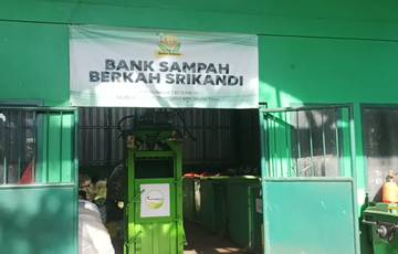 Dukung Proklim RW 01 Pondok Bambu, Pertamina Retail Salurkan Bantuan