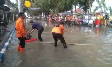 BPBD Sampang Ungkap Penyebab Banjir di Sekitar Alun-Alun Trunojoyo