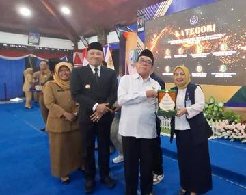 Kepala LPP RRI Sumenep Terima Penghargaan Baznas Award 2025