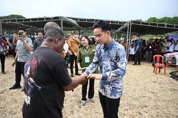 Wapres Serahkan Bantuan Pertanian di Sikka
