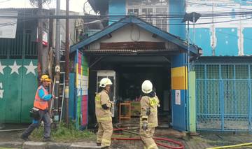 Diduga Korsleting, Ruko Dua Lantai di Duren Sawit Terbakar