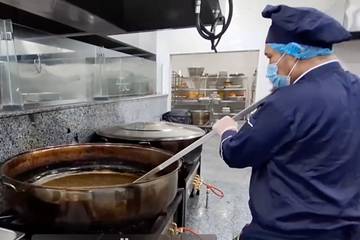 Menjaga Cita Rasa Masakan Nusantara di Tanah Suci