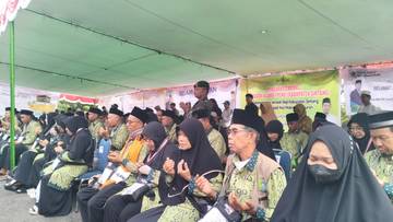 Antusias Warga Sintang Mengantar Keberangkatan Calon Jemaah Haji 