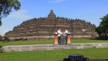 Presiden Macron Terpesona dan Kagumi Candi Borobudur