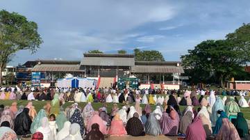 Khusyuk Suasana Sholat Idul Adha di Manado