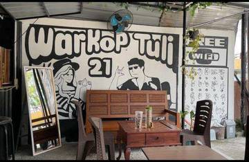 Ngopi Tanpa Suara di Warkop Tuli Palangka Raya