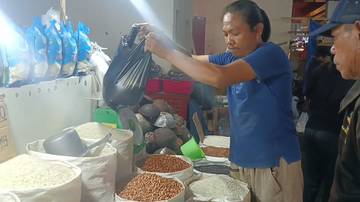 Pedagang Pasar Minta Pemerintah Stabilkan Harga Beras