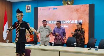 Ikut Bergoyang, Menbud Apresiasi Gerakan 'Pacu Jalur' 
