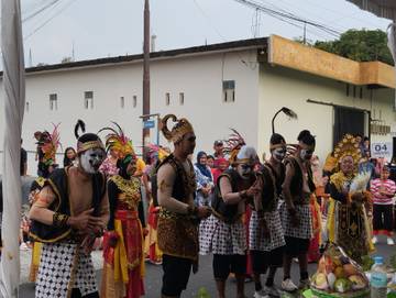 Semarak Kirab Budaya Rangkaian Bersih Desa Kelurahan Winongo