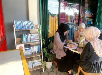 Lapak Perpustakaan Jalanan Gaet Pembaca Buku secara Gratis 