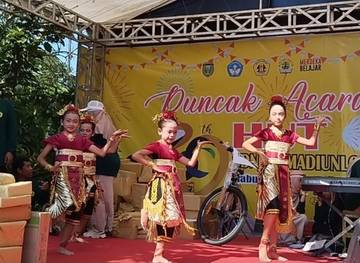 Jalan Sehat dan Penampilan Siswa HUT SDN Sriwijaya