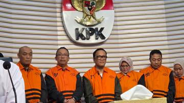 KPK Pajang para Tersangka Dugaan Pemerasan Sertifikasi K3