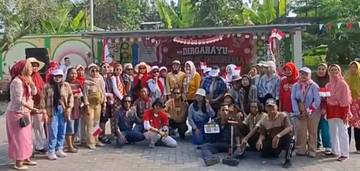 Meriahkan Hari Kemerdekaan, Warga RT 7 Sambirejo Gelar Jalan Santai