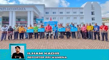 Penyerahan Alat Pertanian Kepada 4 Kelompok Tani
