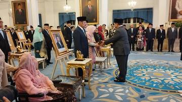Soeharto-Gus Dur Resmi Bergelar Pahlawan Nasional