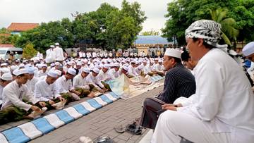 Kirab Santri Meriahkan Gelar Pahlawan Syaikhona Kholil