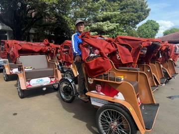 Presiden Beri Becak Listrik Gratis
