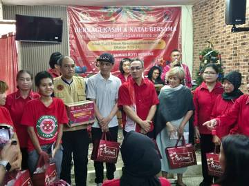 Persatuan Istri Anggota DPR Rayakan Natal di Bekasi 