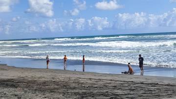 Jelang Nataru, Wisatawan Diminta Waspadai Palung Laut Pantai Selatan