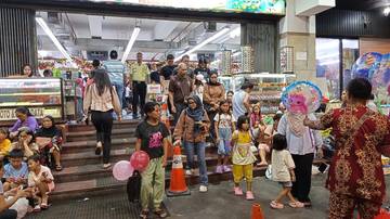 Jelang Natal, Masyarakat Manado Padati Pusat Perbelanjaan