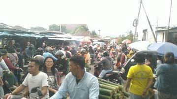 H-3 Natal, Pasar Airmadidi Dipadati Pembeli